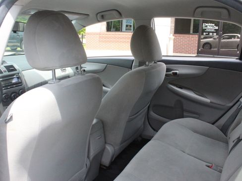 Used 2012 Toyota Corolla LE FWD image 21