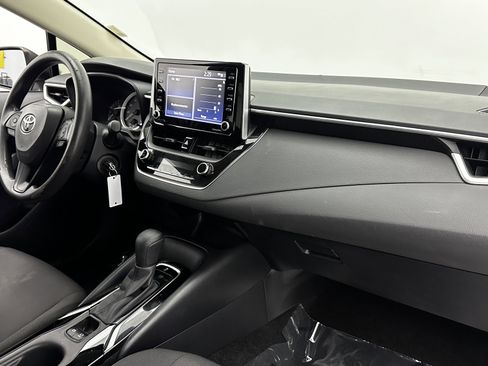 Used 2021 Toyota Corolla LE image 27