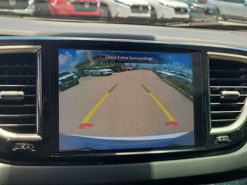 Used 2023 Chrysler Pacifica Touring-L FWD image 27