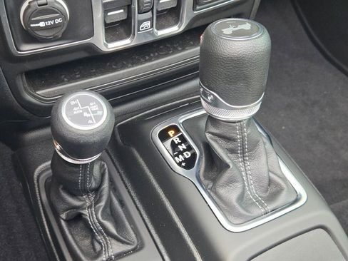 Used 2025 Jeep Wrangler Unlimited Sahara w/ Safety Group AWD/4WD image 25