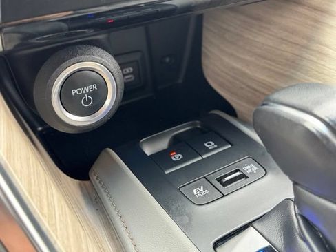 Used 2023 Toyota Venza XLE AWD/4WD image 19