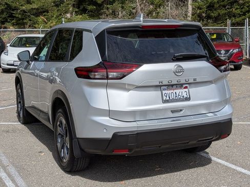 Certified 2025 Nissan Rogue SV FWD image 7
