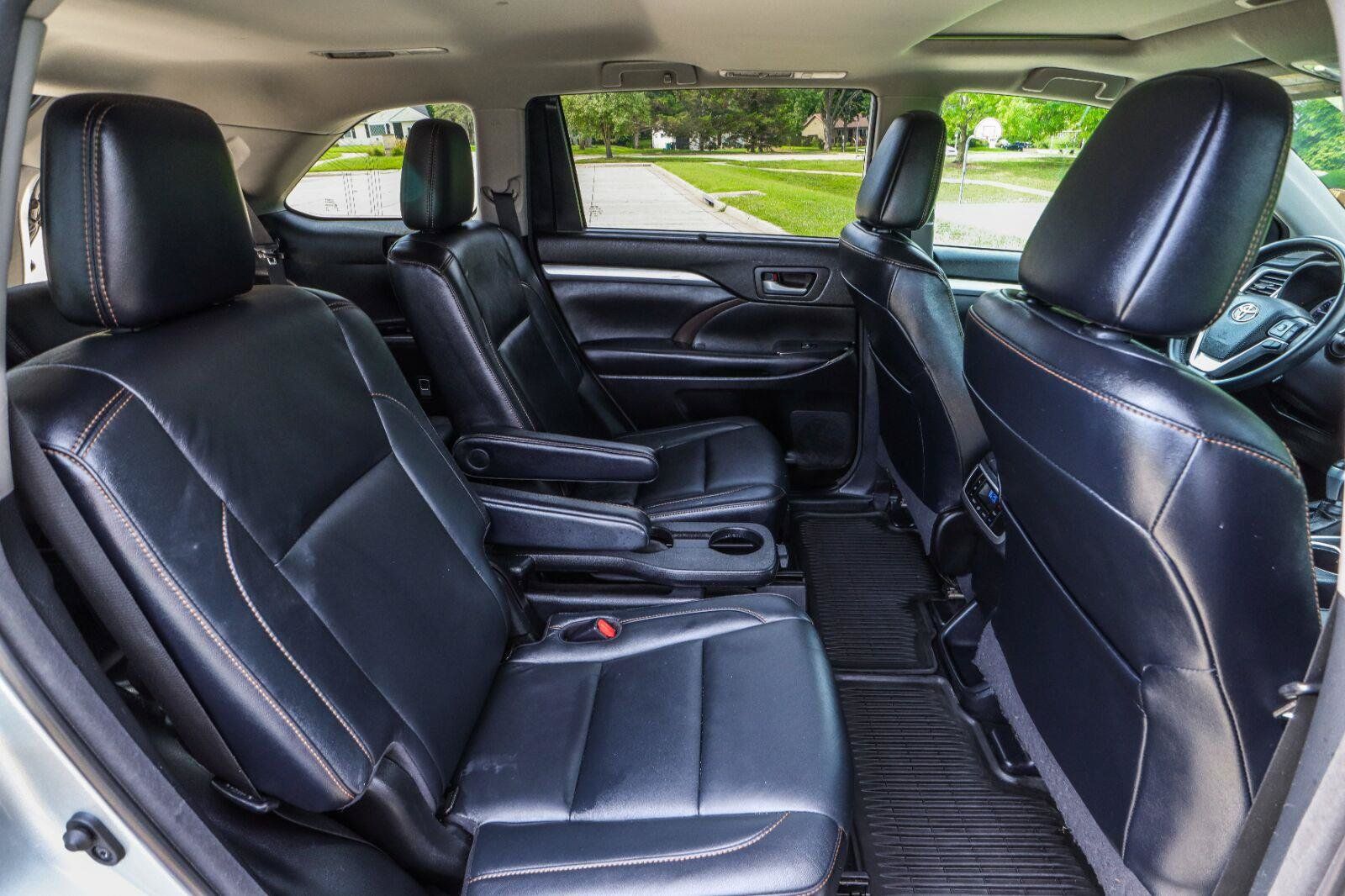 Used 2018 Toyota Highlander XLE AWD/4WD image 43