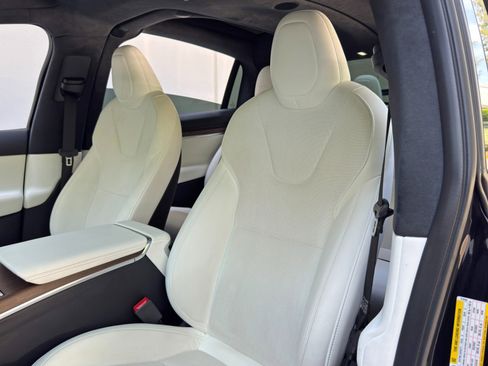 Used 2023 Tesla Model X image 41