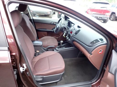 Used 2010 Kia Forte EX FWD image 9