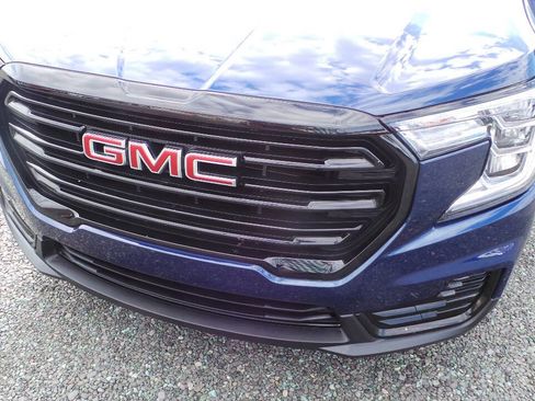 Used 2023 GMC Terrain SLE w/ Driver Convenience Package image 11