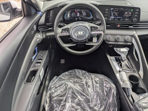 New 2026 Hyundai Elantra SE FWD image 15