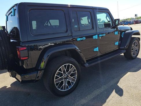 Used 2023 Jeep Wrangler Unlimited Sahara AWD/4WD image 4