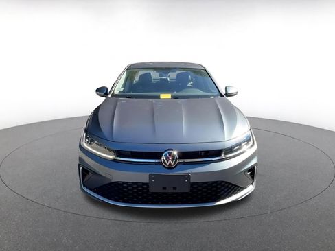 Used 2025 Volkswagen Jetta SE image 4