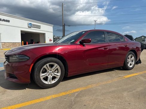 Used 2021 Dodge Charger SXT w/ Leather Interior Group RWD image 5