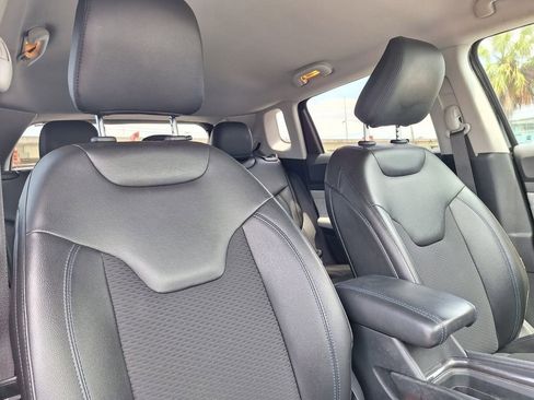 Used 2022 Jeep Compass Latitude w/ Convenience Group AWD/4WD image 26