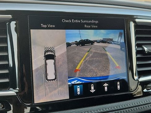 Used 2019 Chrysler Pacifica Limited w/ Advanced Safetytec Group FWD image 8