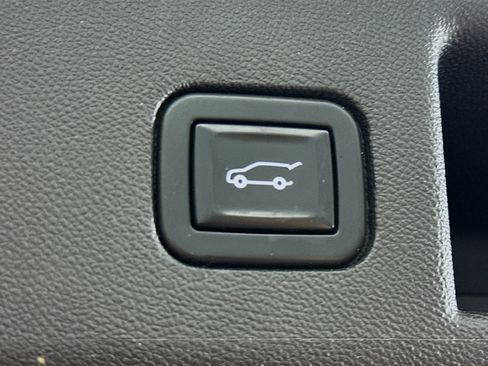 Used 2021 Chevrolet Equinox LT image 29