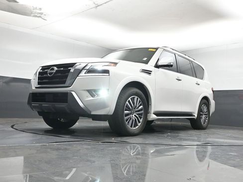 Used 2023 Nissan Armada SL w/ Captain's Chairs Package image 9