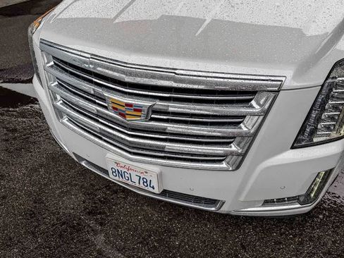 Used 2020 Cadillac Escalade ESV Platinum RWD image 10