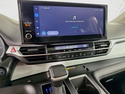 Used 2025 Toyota Sienna XLE FWD image 20