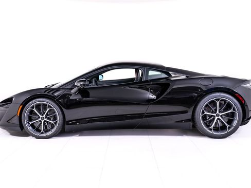 New 2026 McLaren Artura RWD image 2