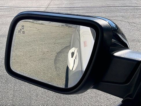 Used 2017 Ford Explorer XLT w/ Equipment Group 202A image 30