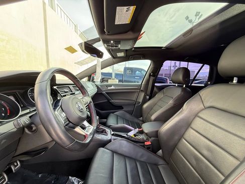 Used 2020 Volkswagen Golf image 8