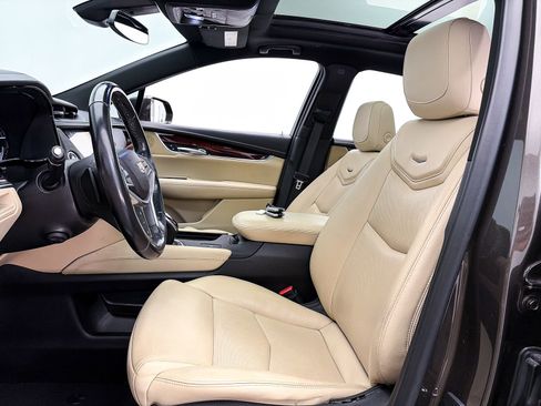 Used 2019 Cadillac XT5 Luxury FWD image 16