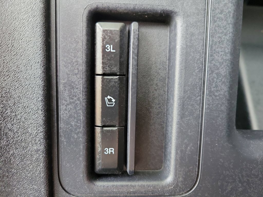Used 2025 Ford Expedition Active RWD image 9