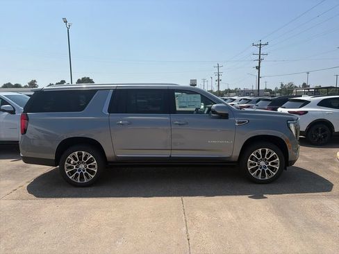 New 2026 GMC Yukon XL Denali w/ Sun & Power Step Package AWD/4WD image 7