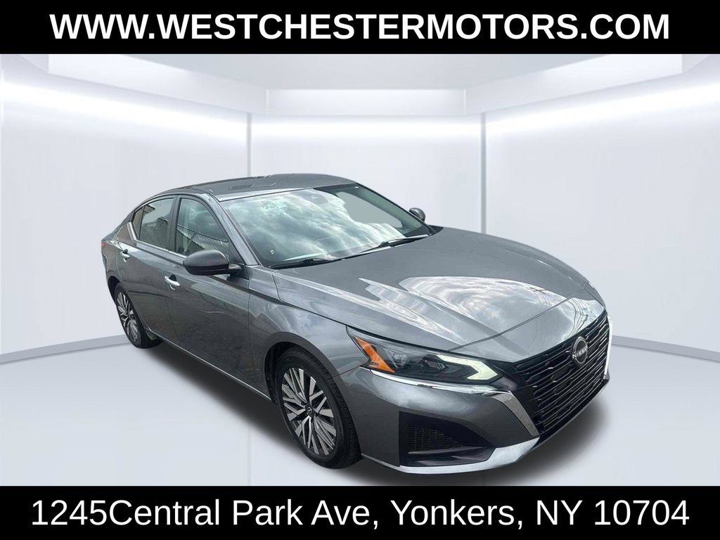 Used 2024 Nissan Altima 2.5 SV FWD image 3