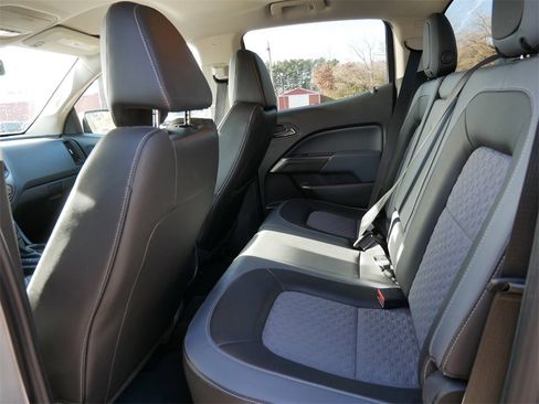 Used 2015 Chevrolet Colorado Z71 image 11