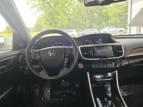 Used 2017 Honda Accord EX-L image 18