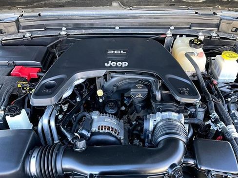 Used 2020 Jeep Gladiator Rubicon image 9