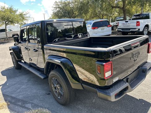 New 2025 Jeep Gladiator Sport image 5