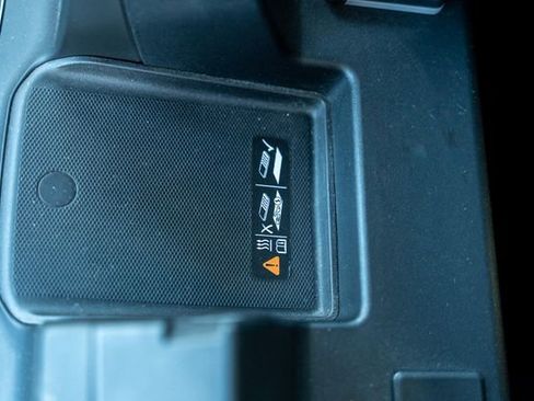 Used 2023 GMC Sierra 1500 AT4 image 36