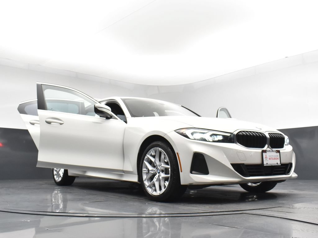 Used 2025 BMW 330i xDrive Sedan AWD/4WD image 32