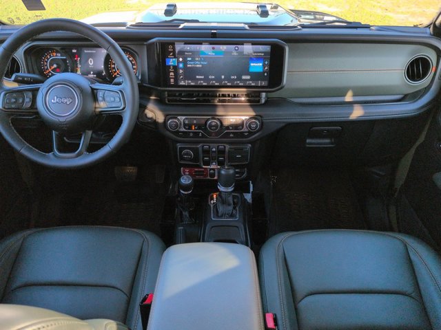 Used 2025 Jeep Gladiator Mojave w/ Convenience Group AWD/4WD image 14