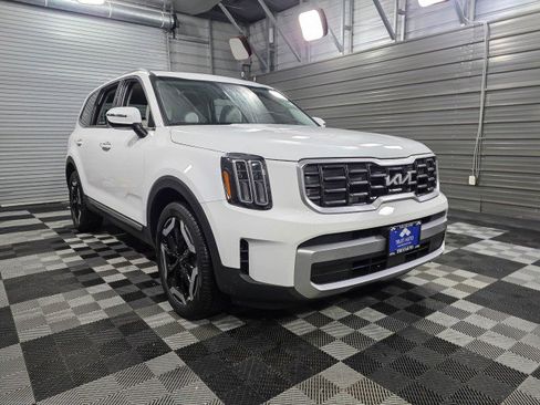 Used 2023 Kia Telluride S w/ S Sunroof Package image 4