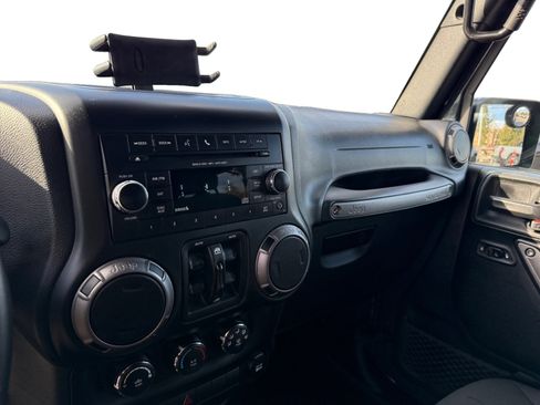 Used 2018 Jeep Wrangler Unlimited Sport S AWD/4WD image 12