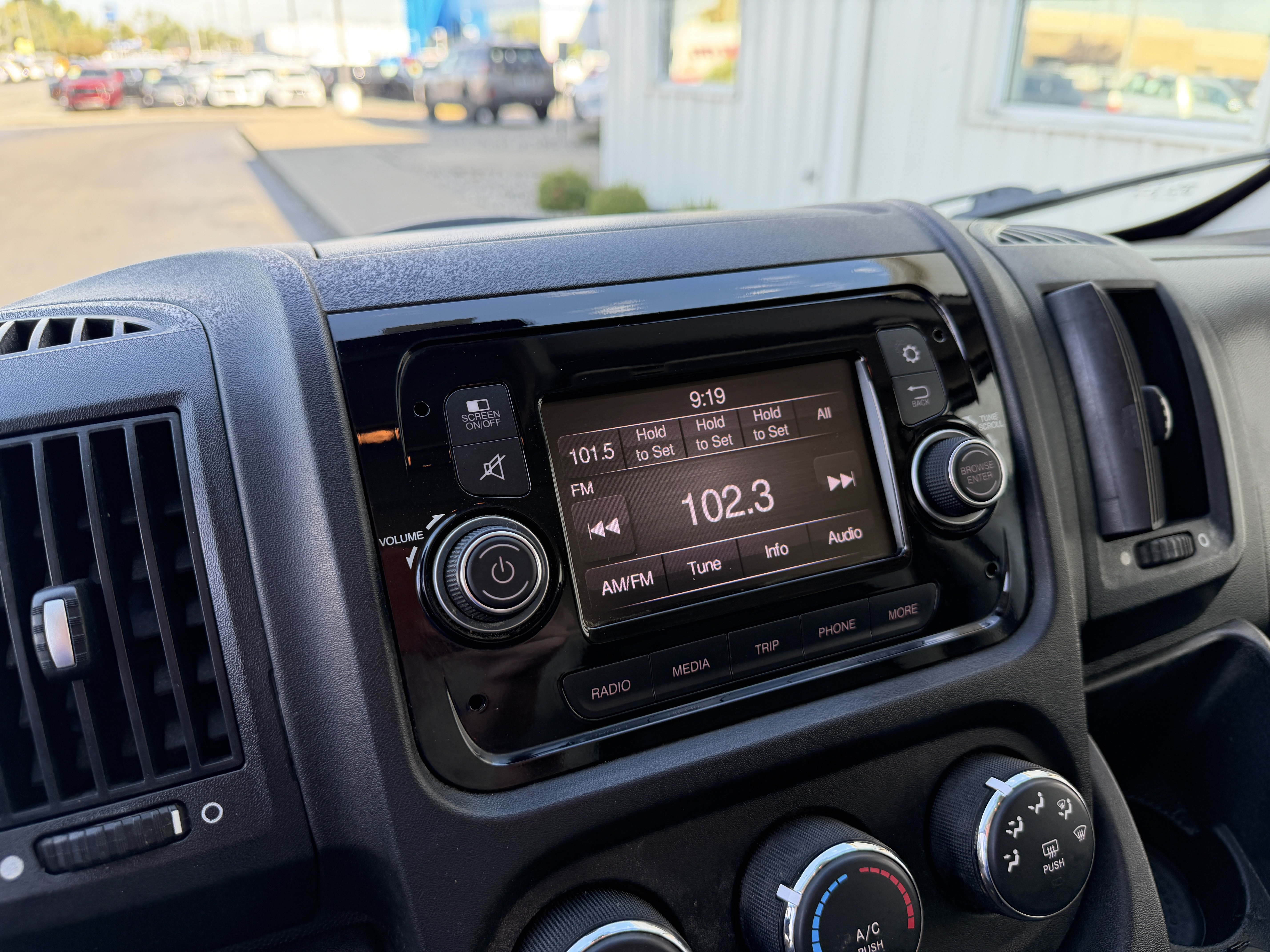 Used 2021 RAM ProMaster 2500 w/ Convenience Group FWD image 18