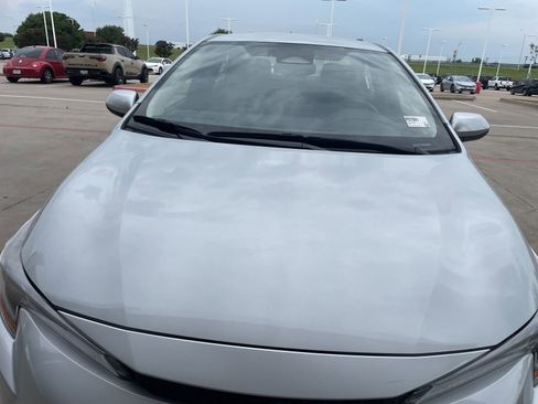 Used 2024 Toyota Corolla LE FWD image 2