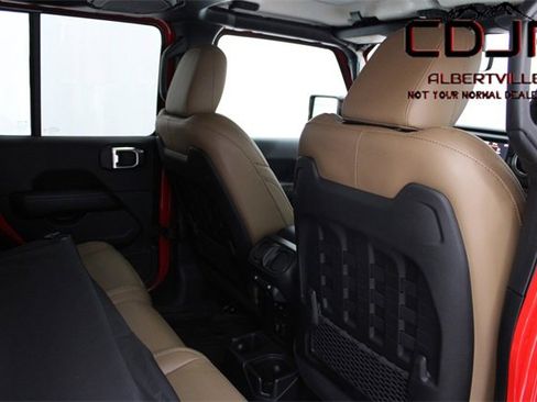 Used 2023 Jeep Gladiator Rubicon w/ Cold Weather Group image 22