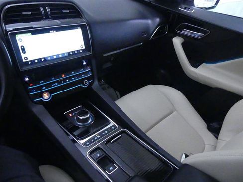 Used 2020 Jaguar F-PACE Premium image 14