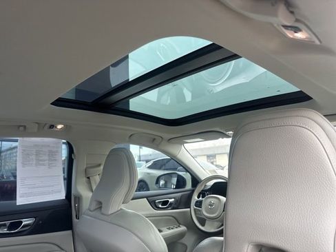 Used 2021 Volvo S60 T5 Momentum image 18