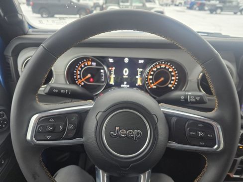 Used 2023 Jeep Gladiator Overland image 12
