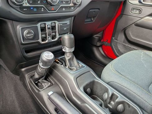 Used 2025 Jeep Wrangler Unlimited Sahara AWD/4WD image 22