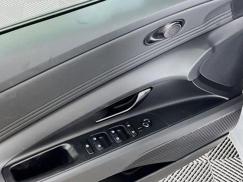 New 2025 Hyundai Elantra SEL image 16