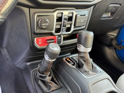 Used 2020 Jeep Gladiator Mojave AWD/4WD image 24
