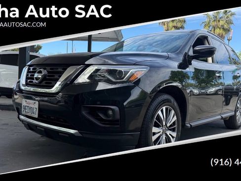 Used 2019 Nissan Pathfinder SV image 1