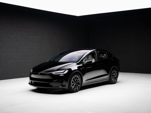 Used 2023 Tesla Model X AWD/4WD image 4
