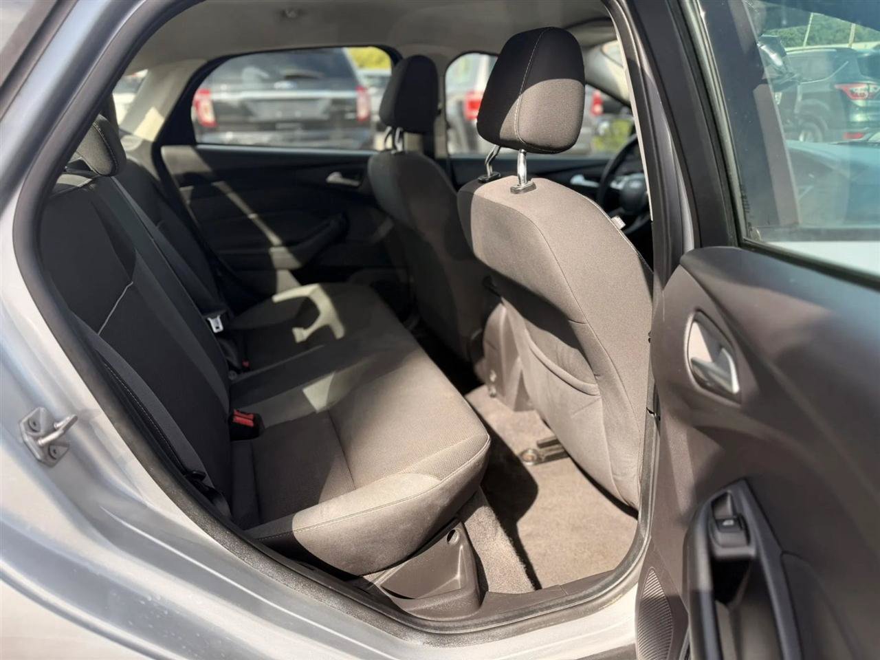 Used 2012 Ford Focus SE FWD image 24