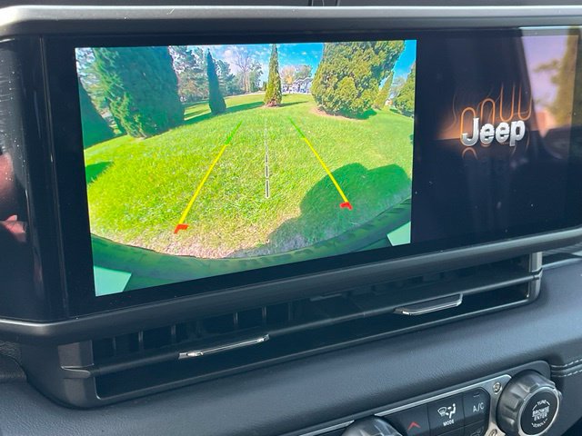 Used 2024 Jeep Wrangler Unlimited Rubicon w/ Convenience Group AWD/4WD image 14