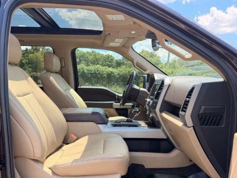 Used 2019 Ford F150 Lariat w/ Equipment Group 502A Luxury AWD/4WD image 12